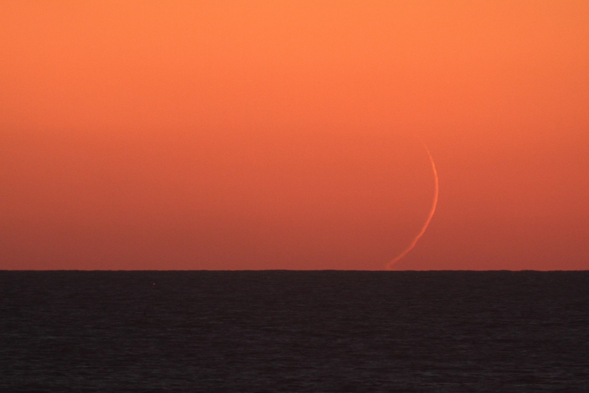 APOD: 2013 August 14 – Moonset from Taiwan