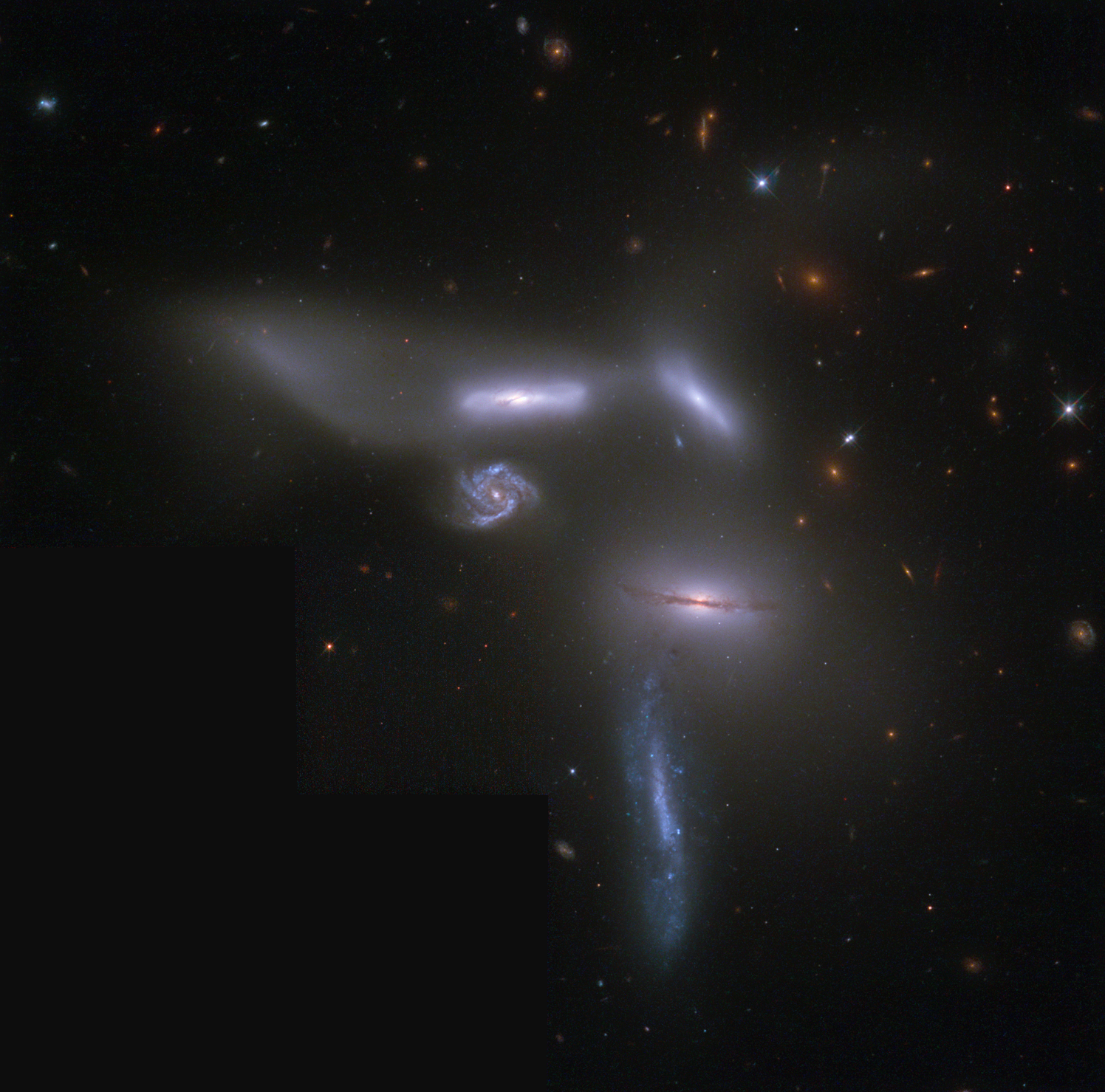 APOD: 2013 December 10 – Seyferts Sextet