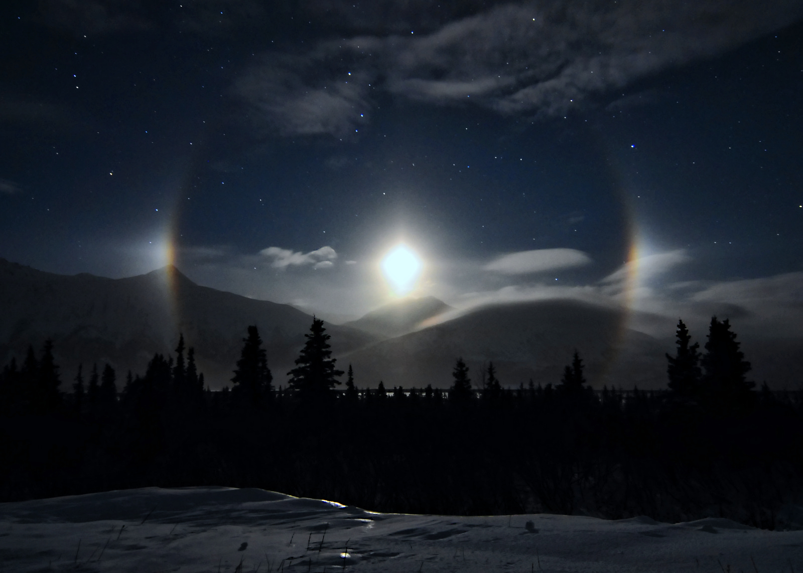 APOD: 2013 January 26 – Alaskan Moondogs