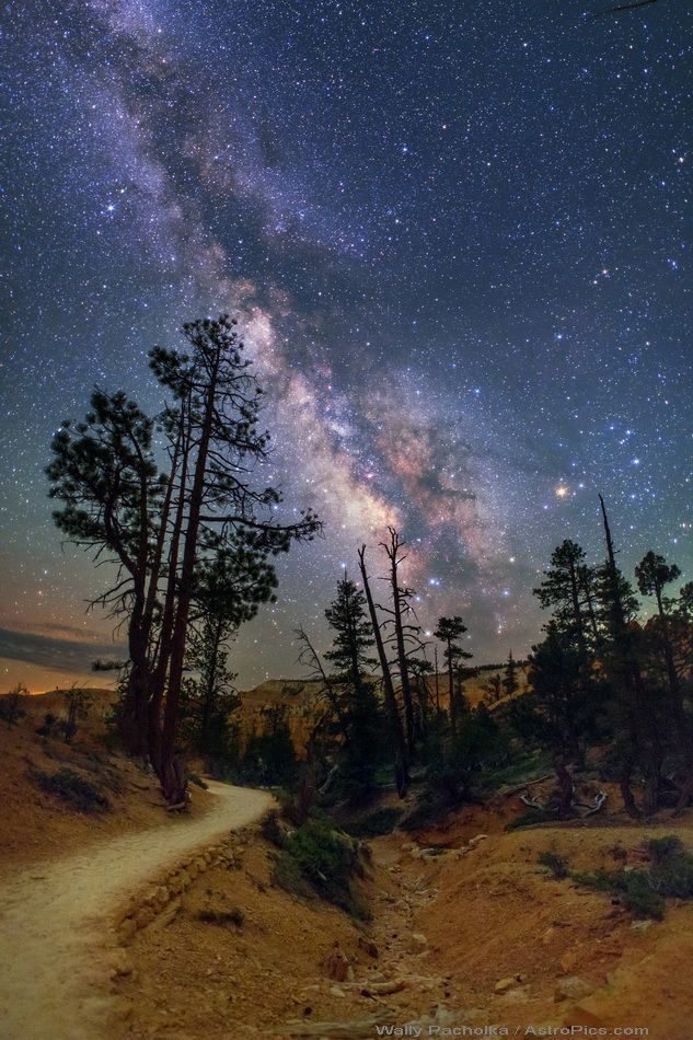 APOD: 2013 June 1 – The Milky Trail