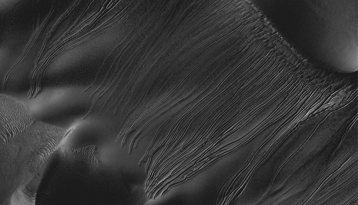 APOD: 2013 June 17 – Dry Ice Sled Streaks on Mars