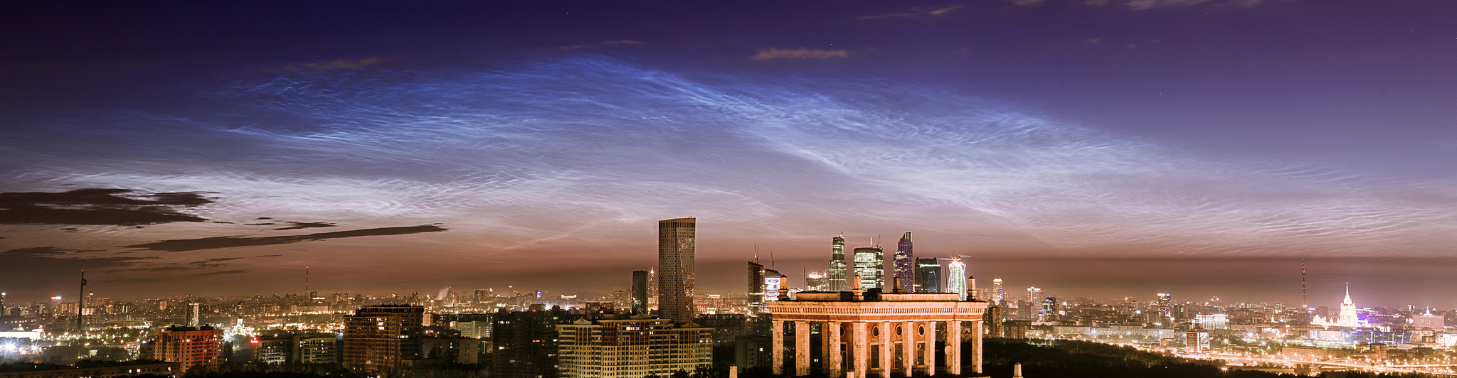 APOD: 2013 June 27 – Noctilucent Clouds over Moscow