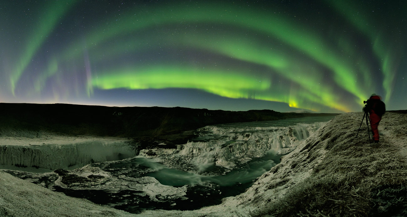 APOD: 2013 March 26 – Waterfalls, Auroras, Comet: Iceland