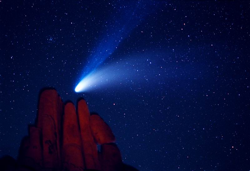 APOD: 2013 November 24 – Comet Hale Bopp Over Indian Cove