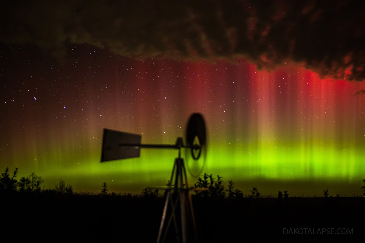 APOD: 2013 October 5 – October Aurora in Prairie Skies