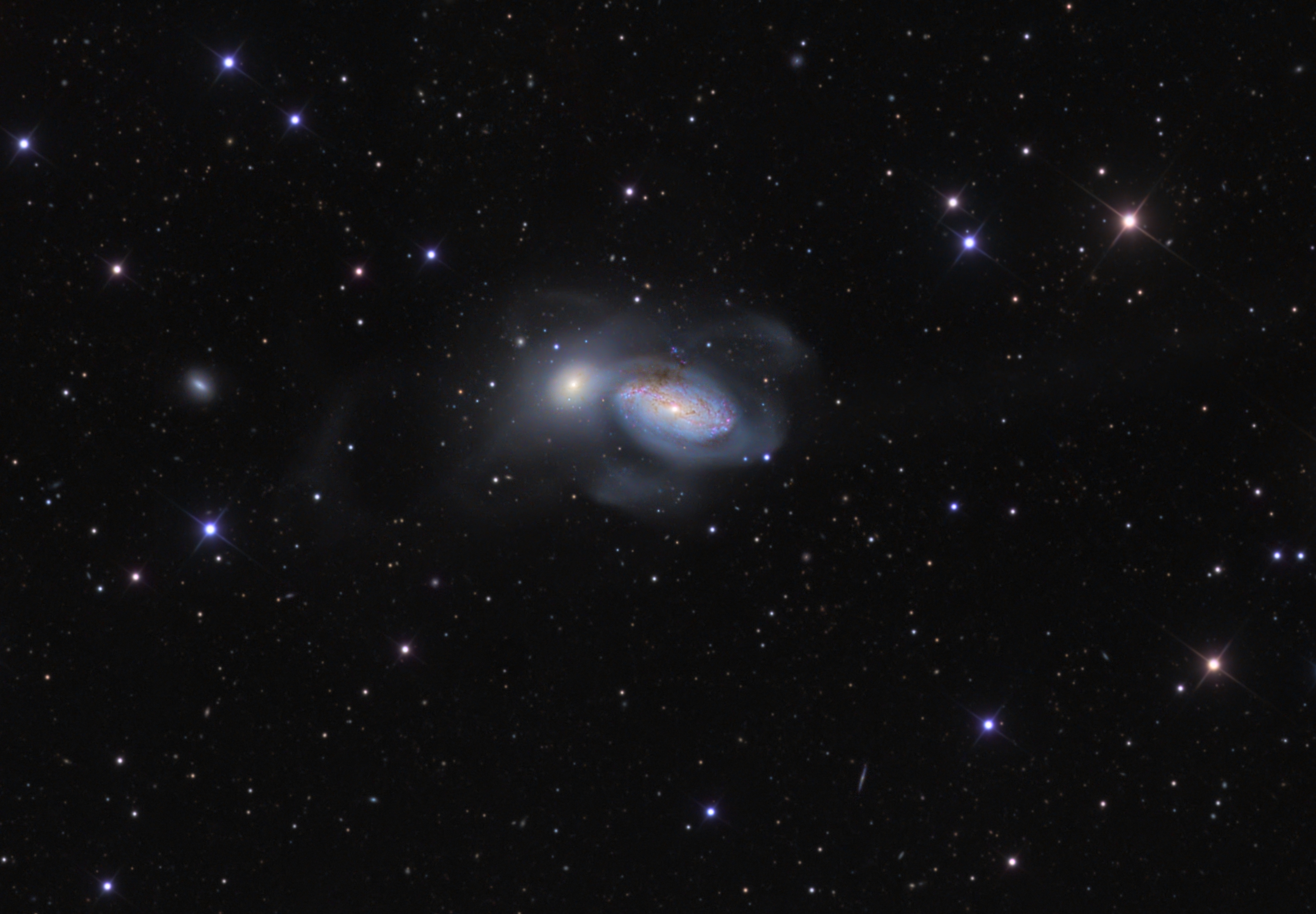 APOD: 2013 October 9 – Arp 94