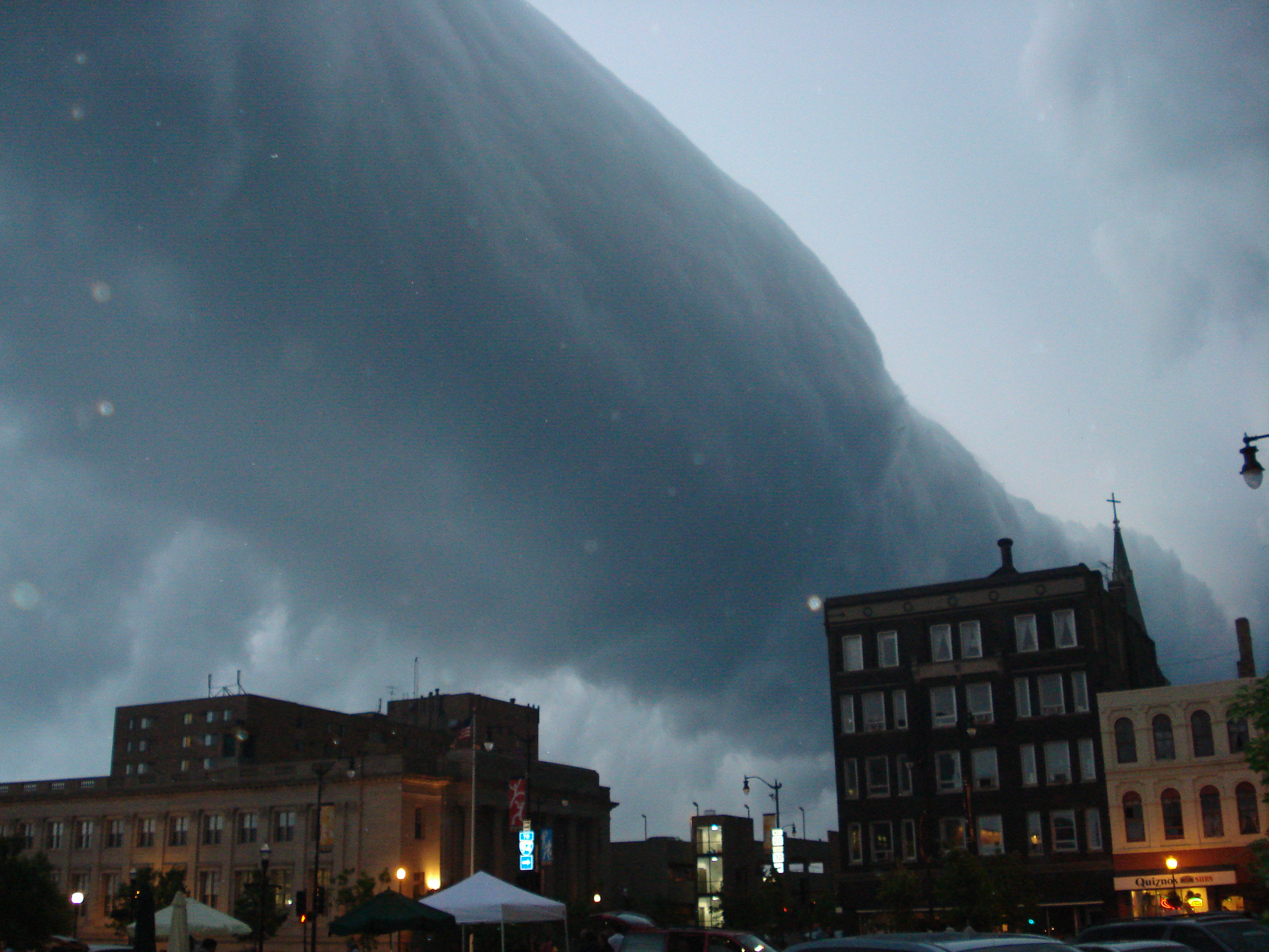 APOD: 2013 September 8 – Roll Cloud Over Wisconsin