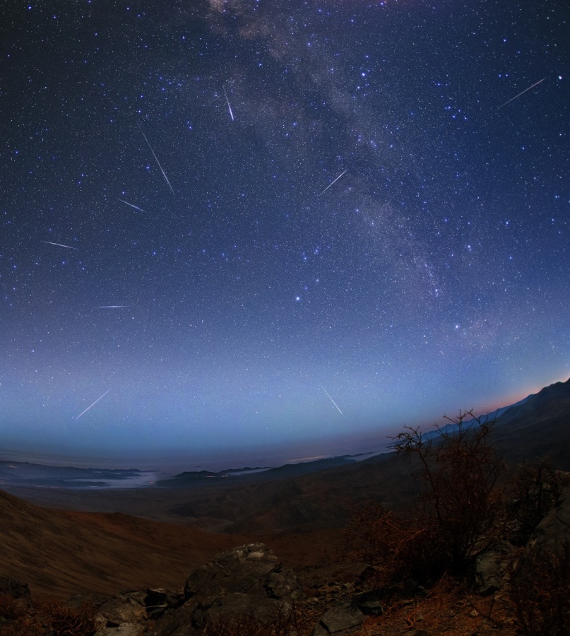 APOD: 2014 April 24 – Lyrids in Southern Skies