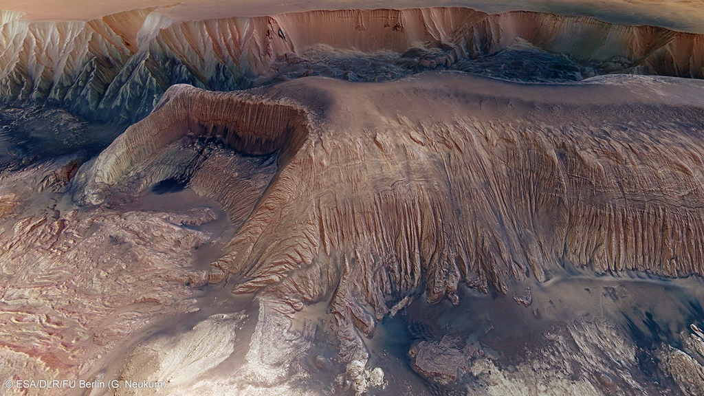 APOD: 2014 August 12 – Collapse in Hebes Chasma on Mars