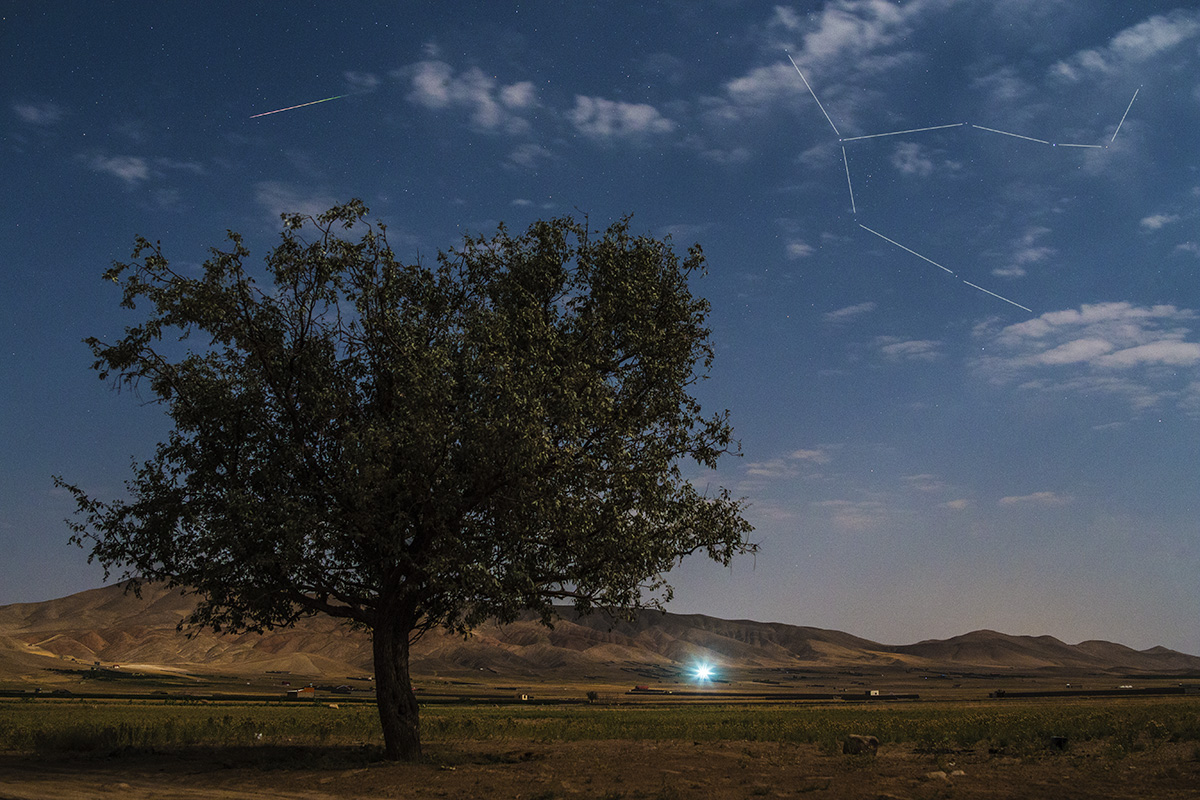 APOD: 2014 August 15 – Perseid in Moonlight