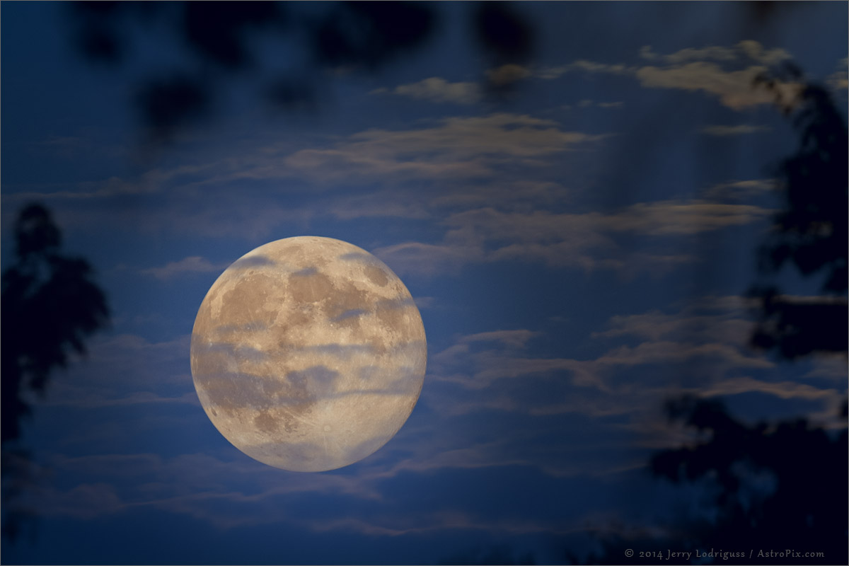 APOD: 2014 August 14 – Surreal Moon