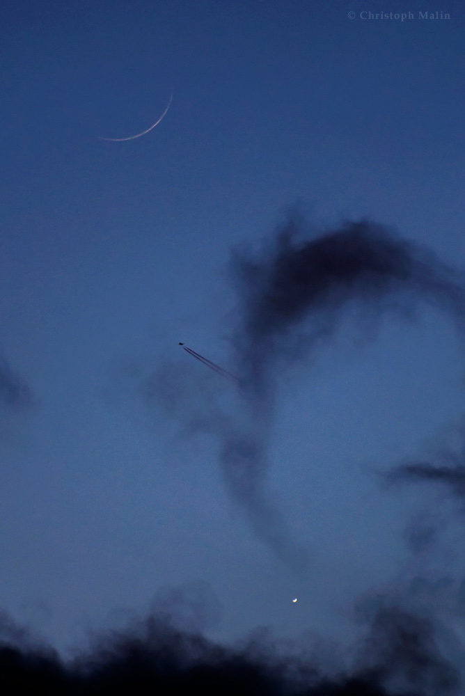 APOD: 2014 January 4 – Clouds and Crescents