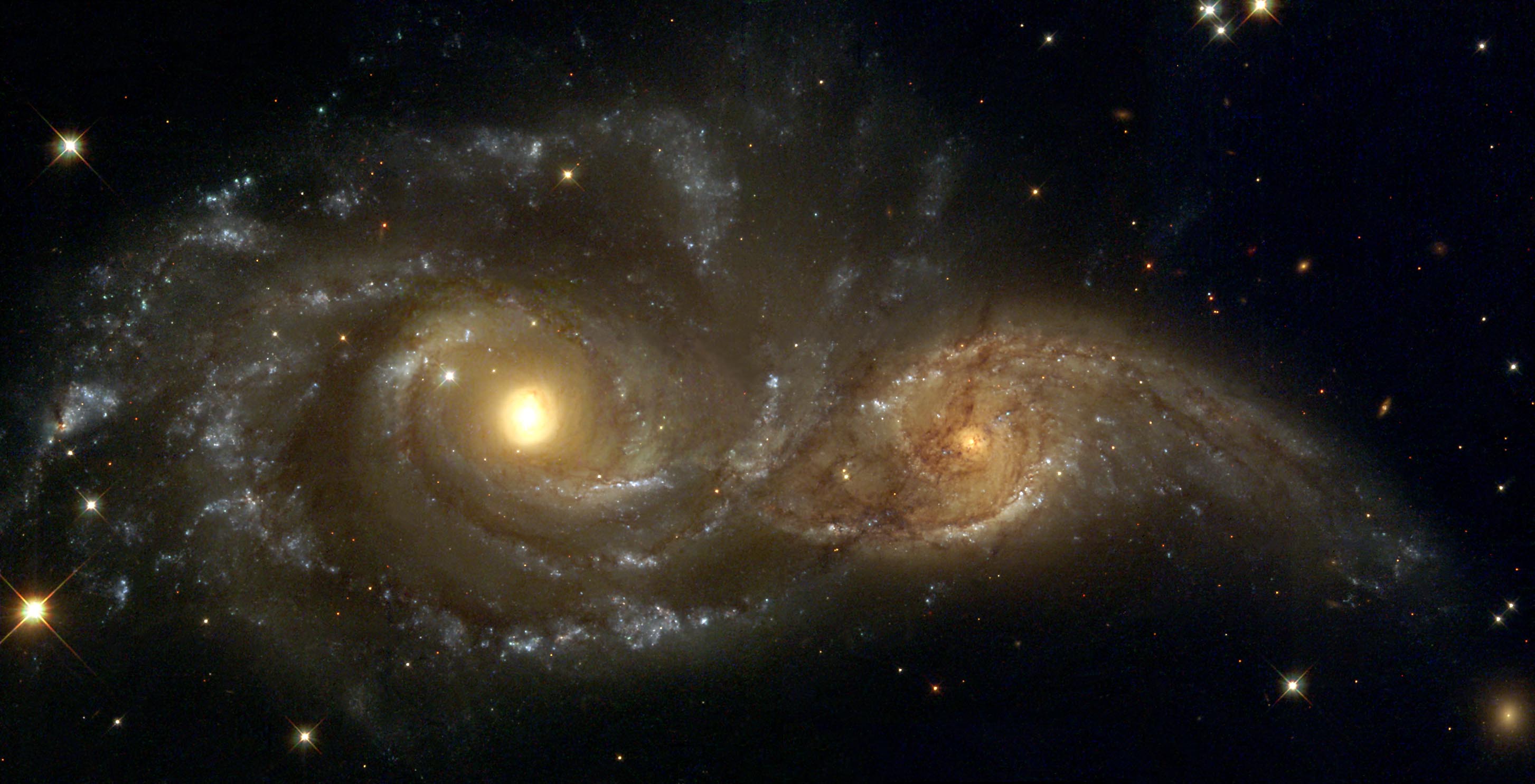 APOD: 2014 January 19 – Spiral Galaxies in Collision
