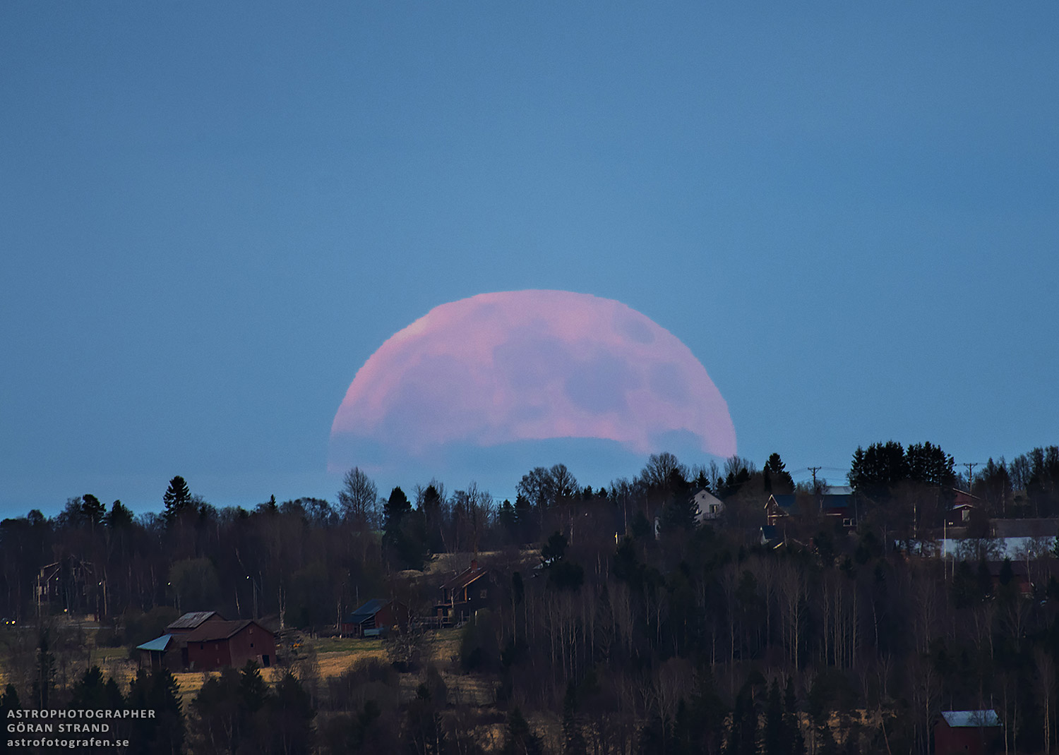 APOD: 2014 June 13 – A Strawberry Moon