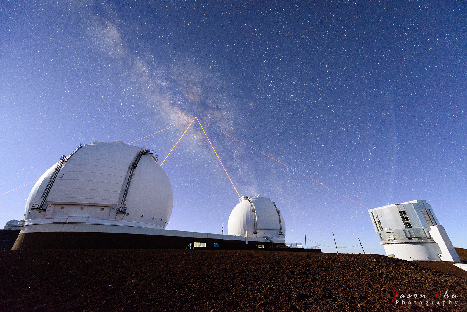 APOD: 2014 June 23 – Four Lasers over Mauna Kea