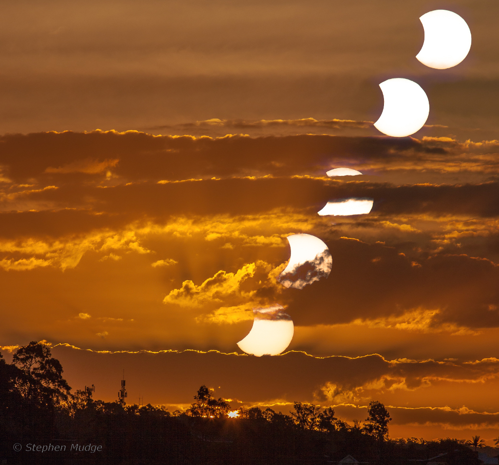 APOD: 2014 May 1 – Brisbane Sunset Moonset