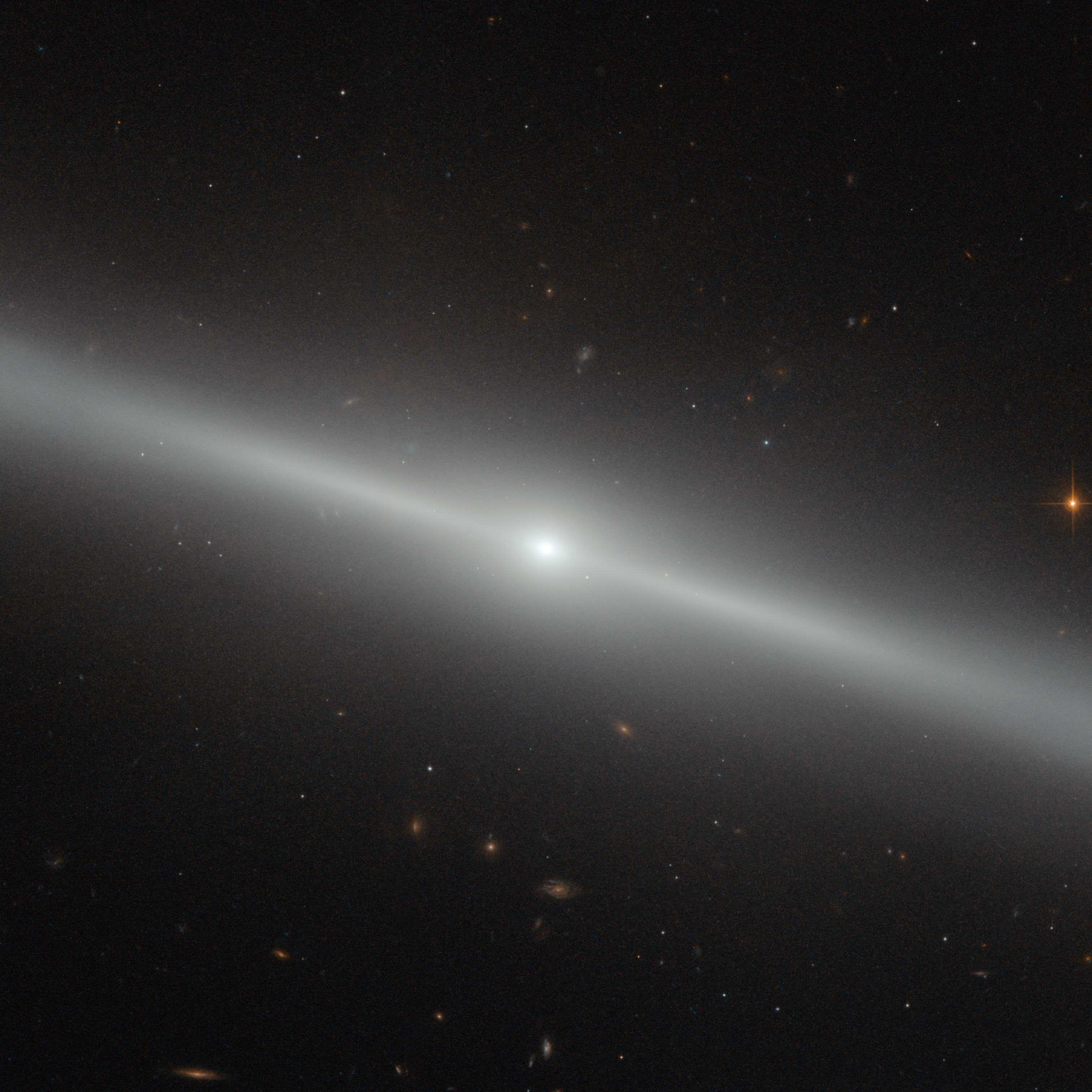 APOD: 2014 November 5 – NGC 4762: A Galaxy on the Edge
