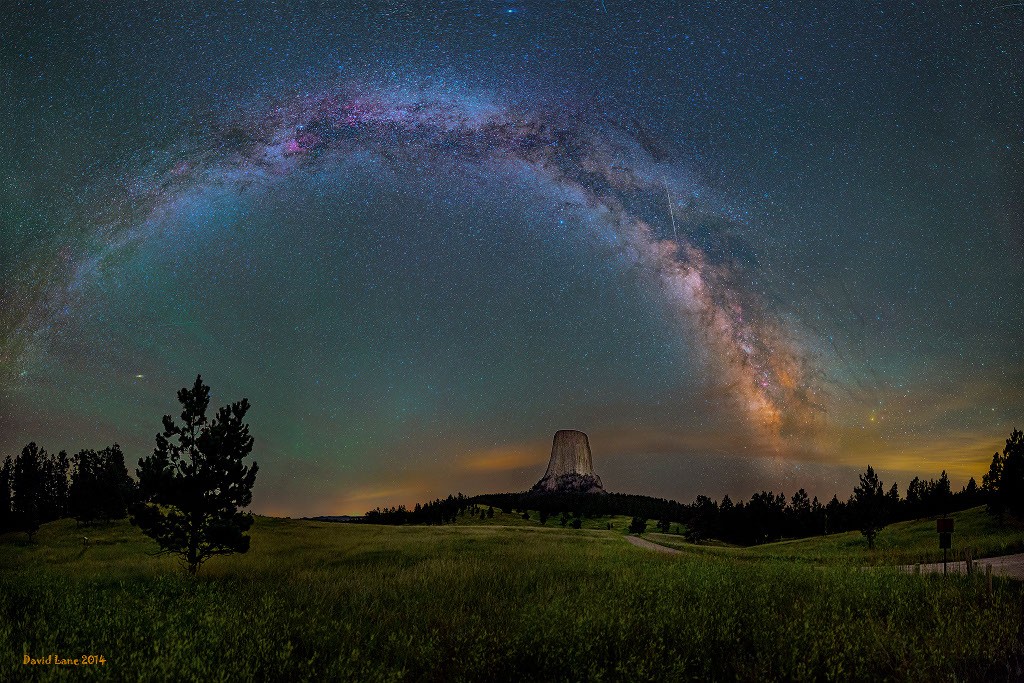 Milky Way over Devils Tower — APOD for 2014-10-31
