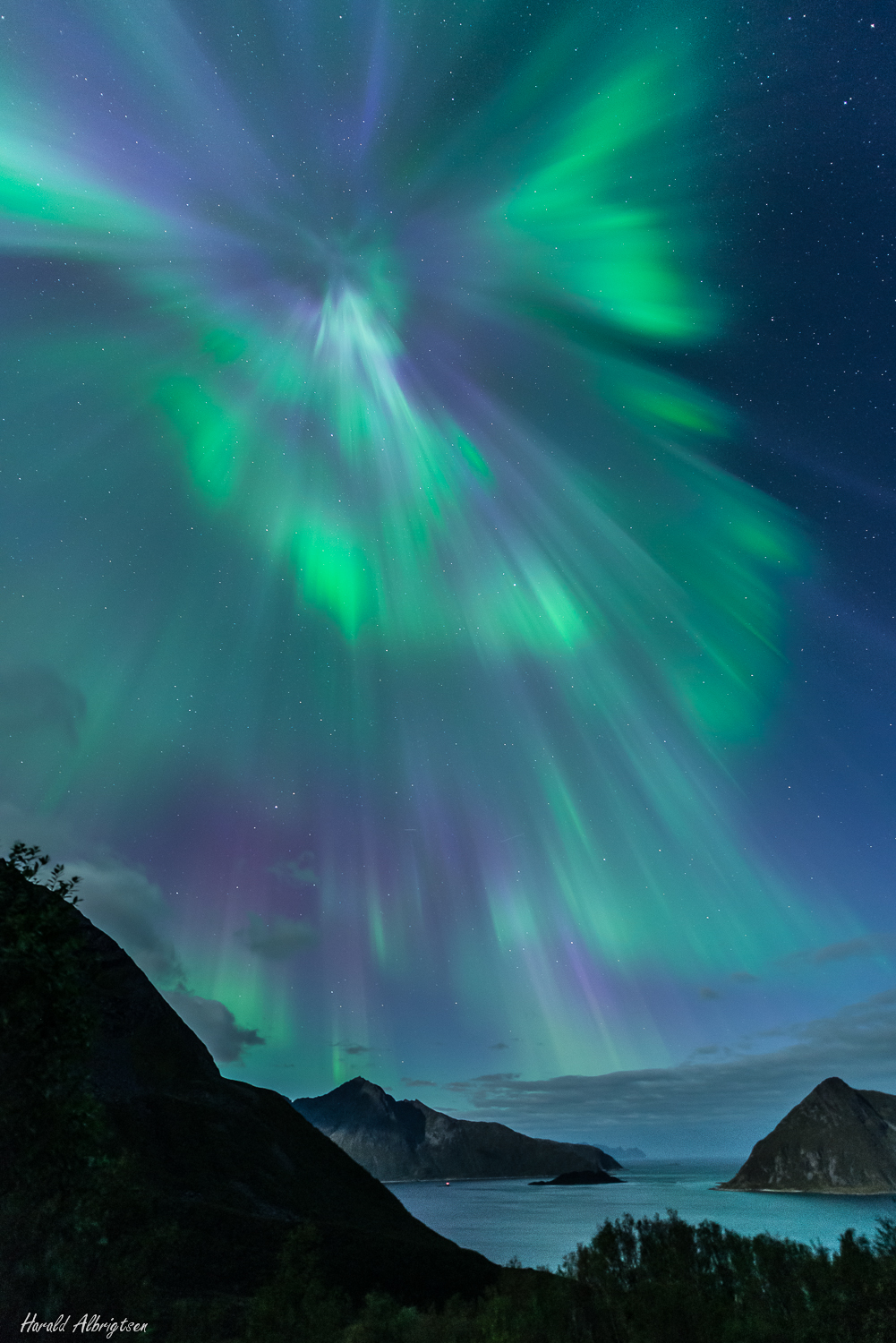 APOD: 2014 October 14 – Auroral Corona over Norway