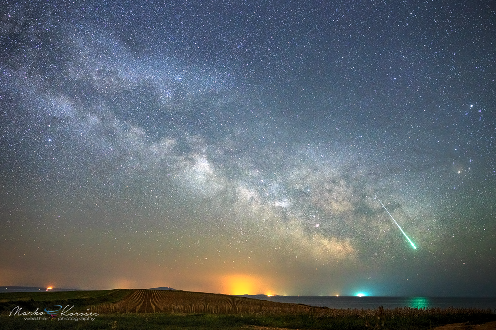 APOD: 2015 April 23 – Meteor in the Milky Way