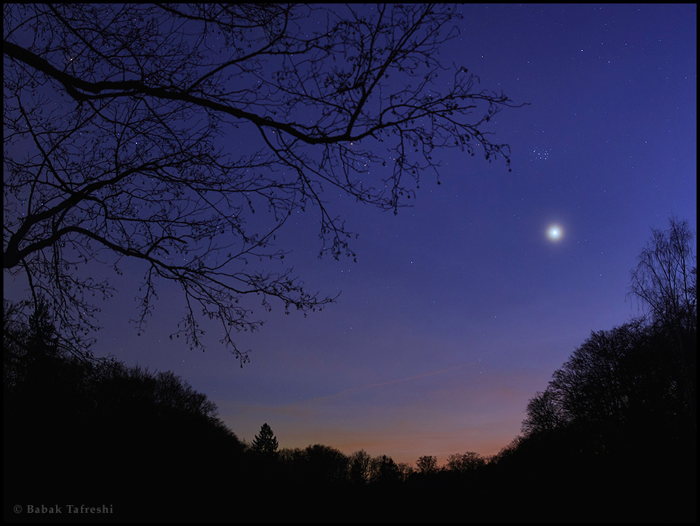 APOD: 2015 April 11 – Venus in the West