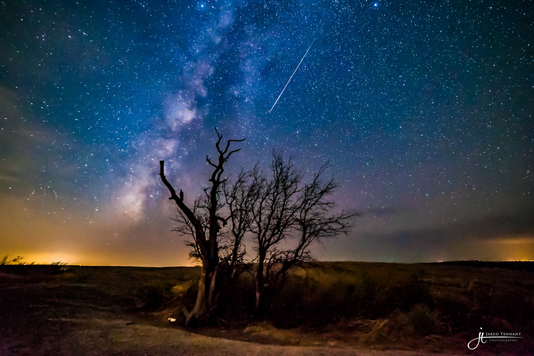 APOD: 2015 August 14 – Comet Dust over Enchanted Rock