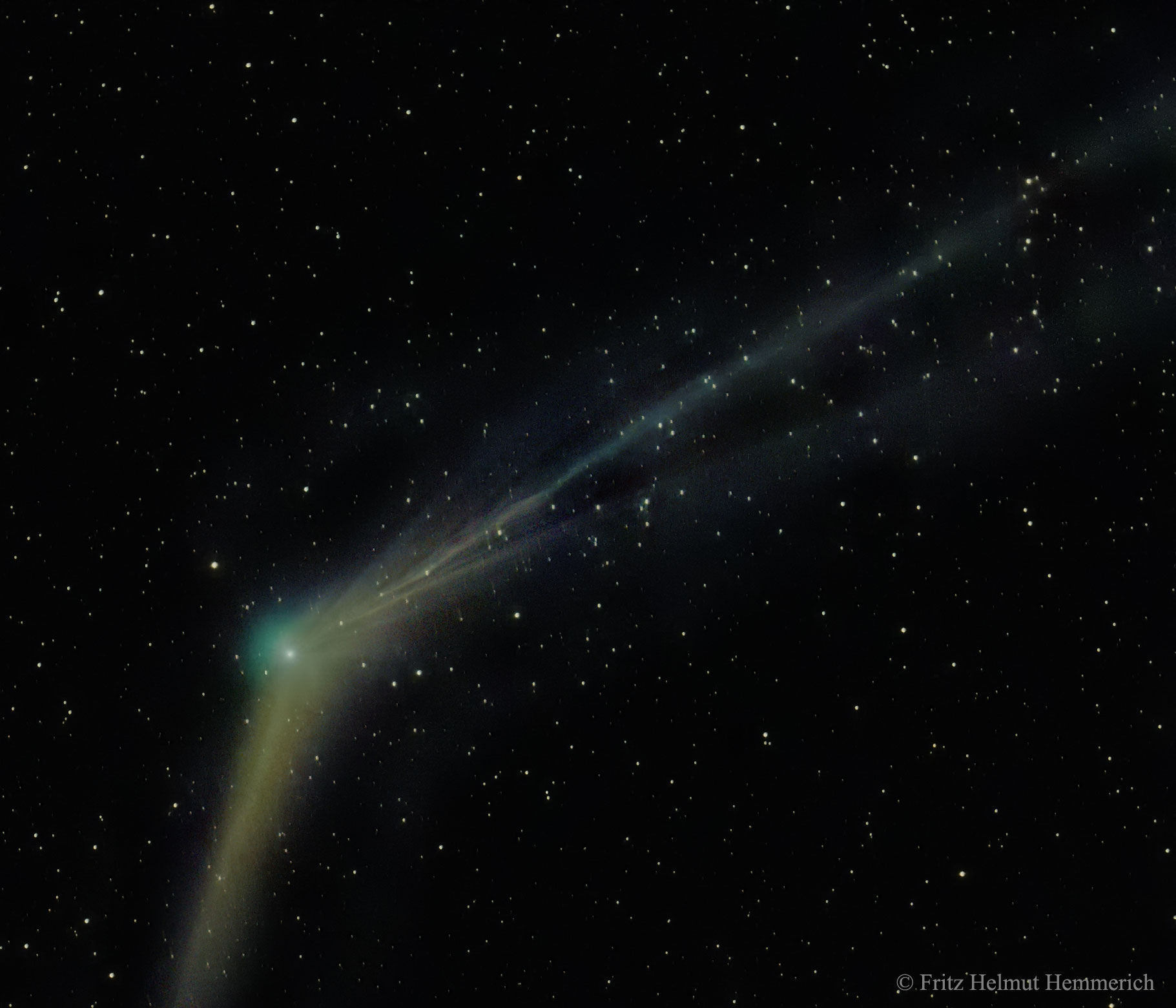 APOD: 2015 December 7 – Comet Catalina Emerges