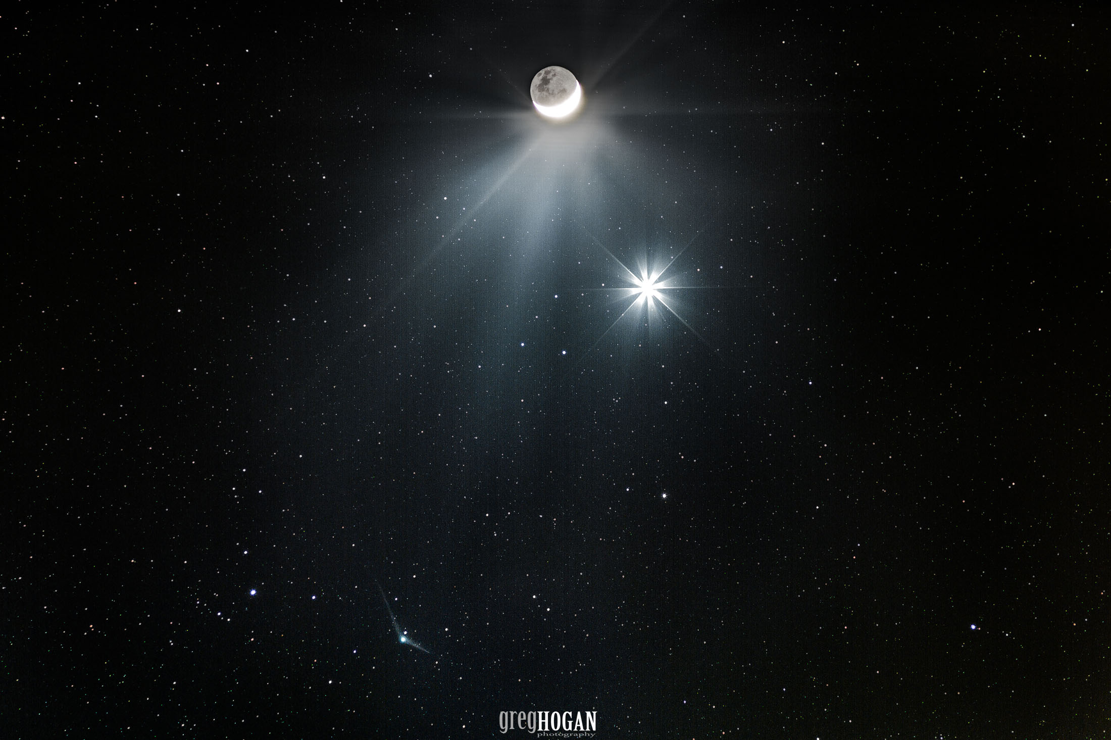 APOD: 2015 December 12 – Comet Meets Moon and Morning Star