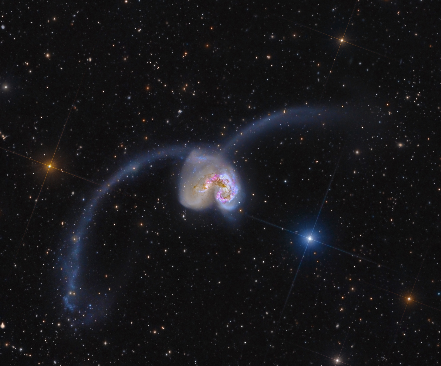 APOD: 2015 February 12 – Exploring the Antennae