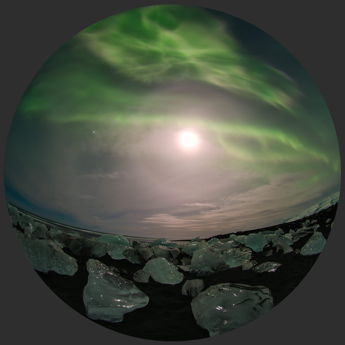 APOD: 2015 February 13 – Aurora on Ice