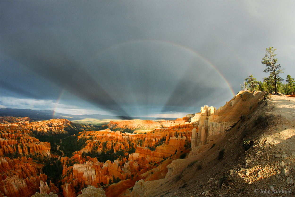 APOD: 2015 July 28 – Rainbows and Rays over Bryce Canyon