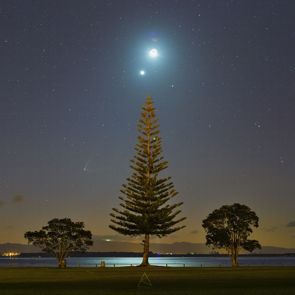 APOD: 2015 July 23 – Comet PanSTARRS, Moon, and Venus