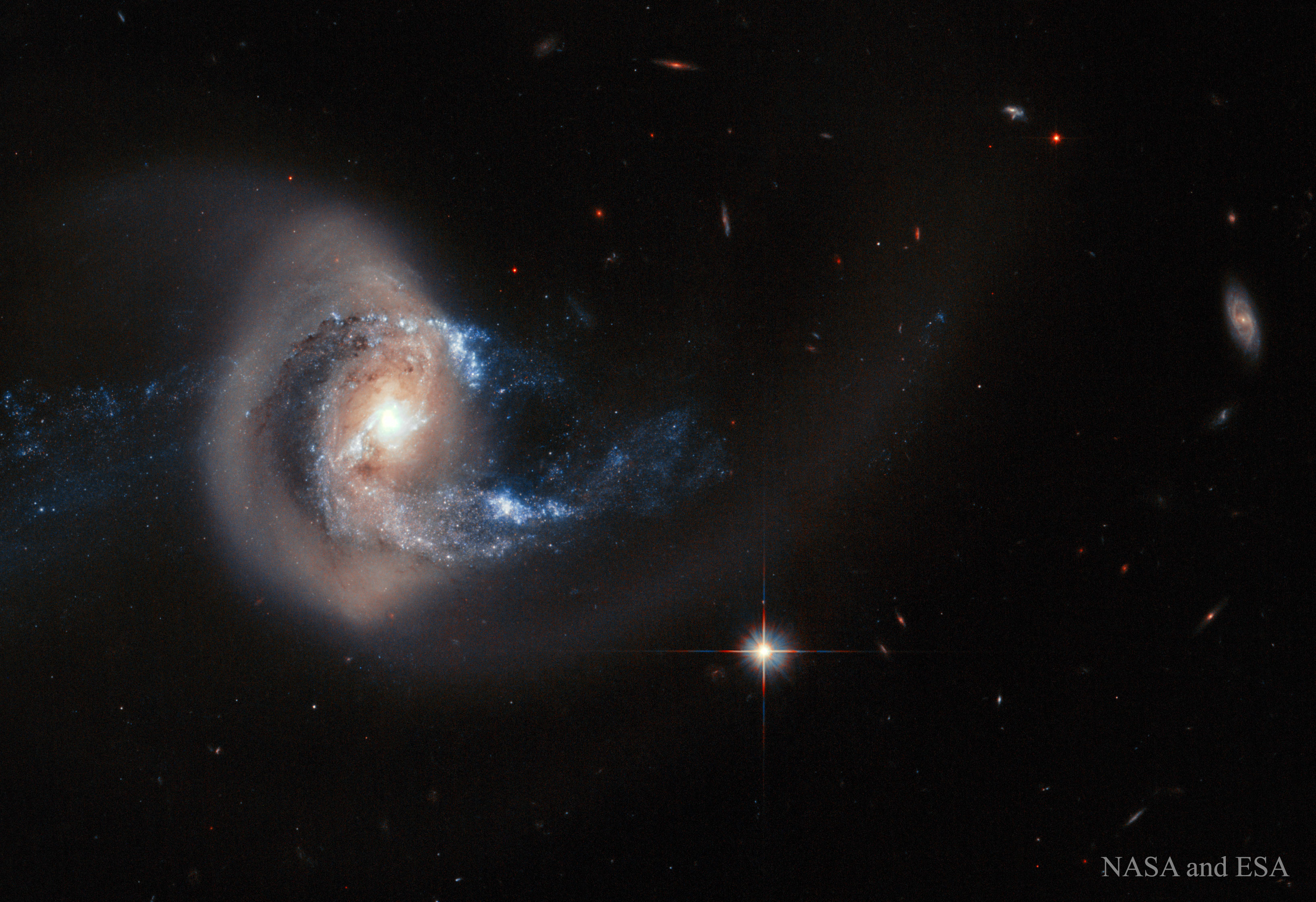 APOD: 2015 June 9 – Galaxy NGC 7714 After Collision
