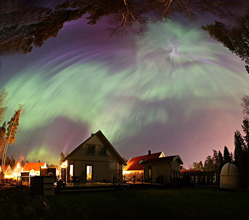 APOD: 2015 March 19 – Aurora in the Backyard