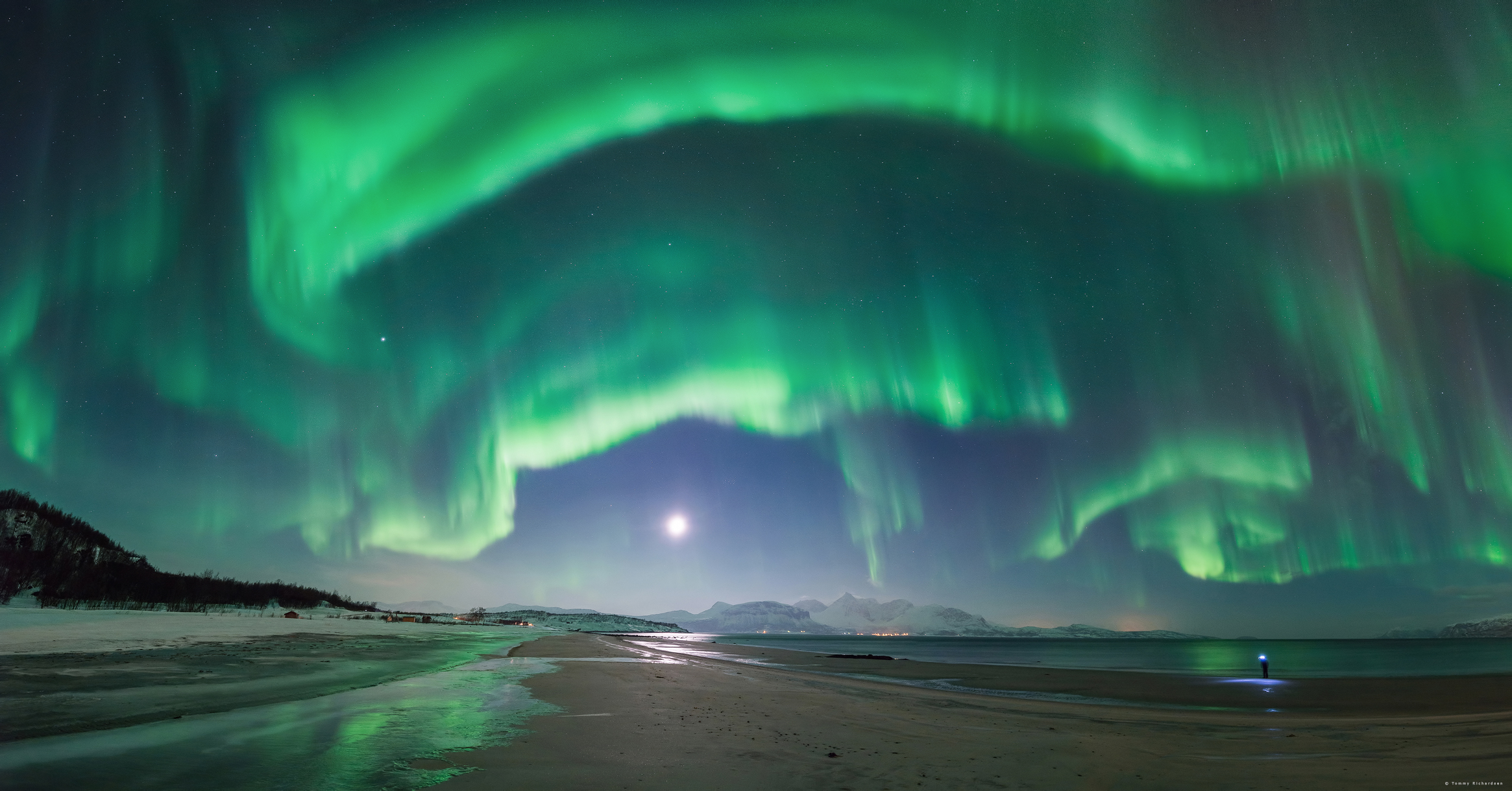 APOD: 2015 May 4 – An Unexpected Aurora over Norway