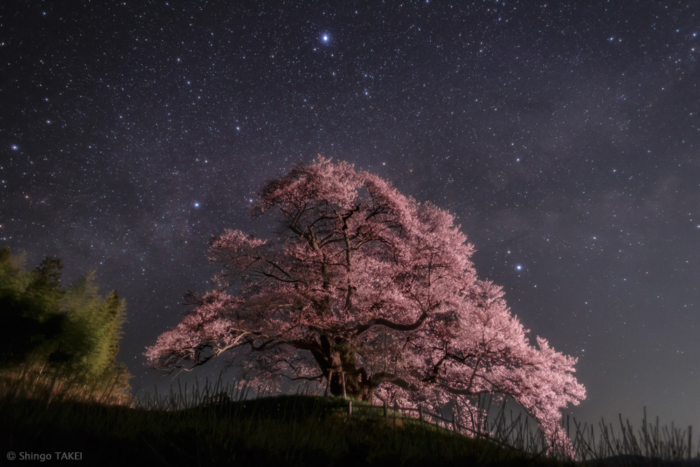 APOD: 2015 May 6 – Summer Triangles over Japan