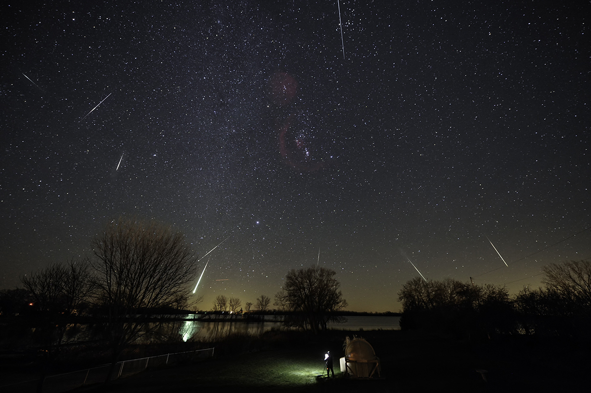 APOD: 2015 November 20 – Leonids and Friends