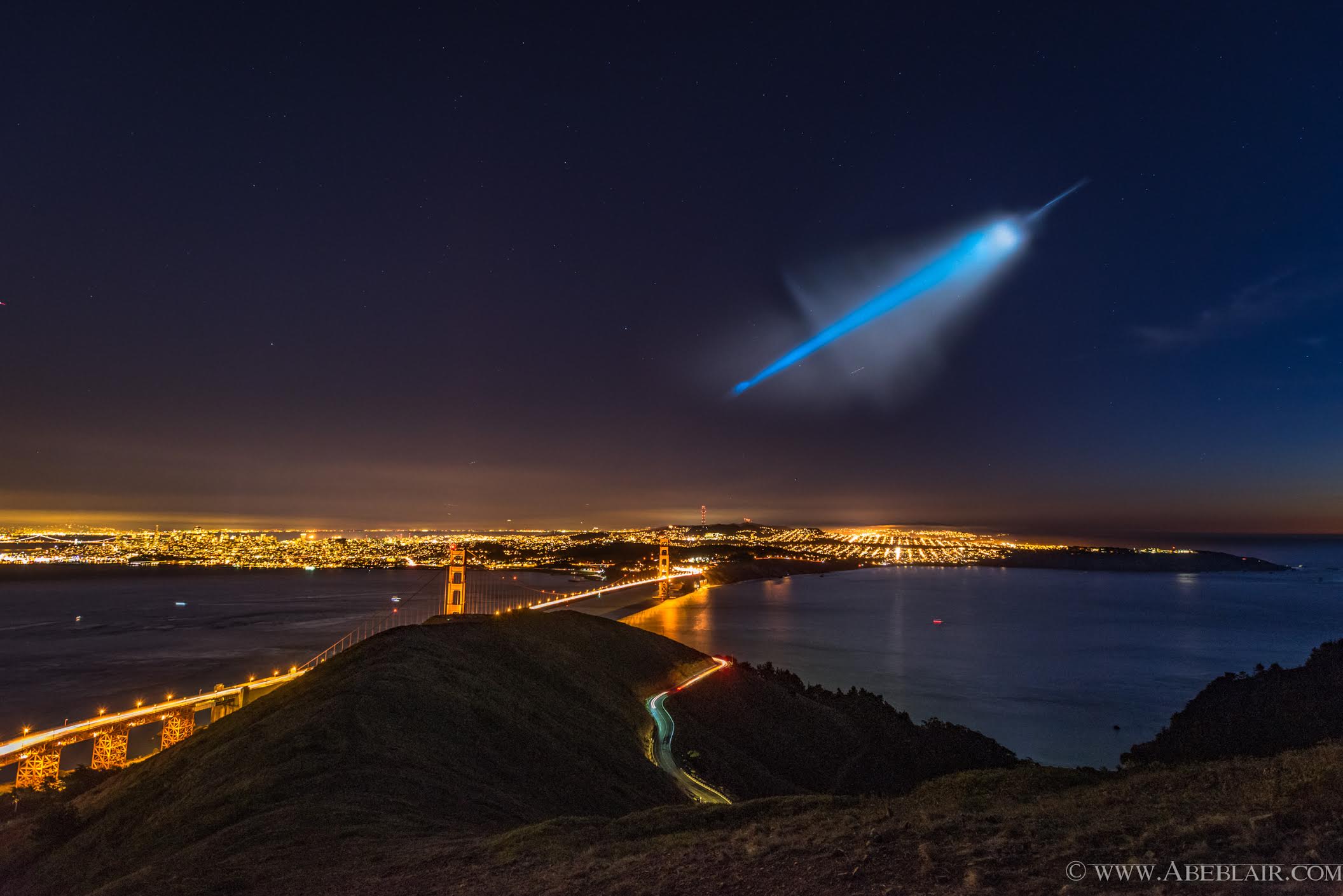 APOD: 2015 November 11 – An Unexpected Rocket Plume over San Francisco