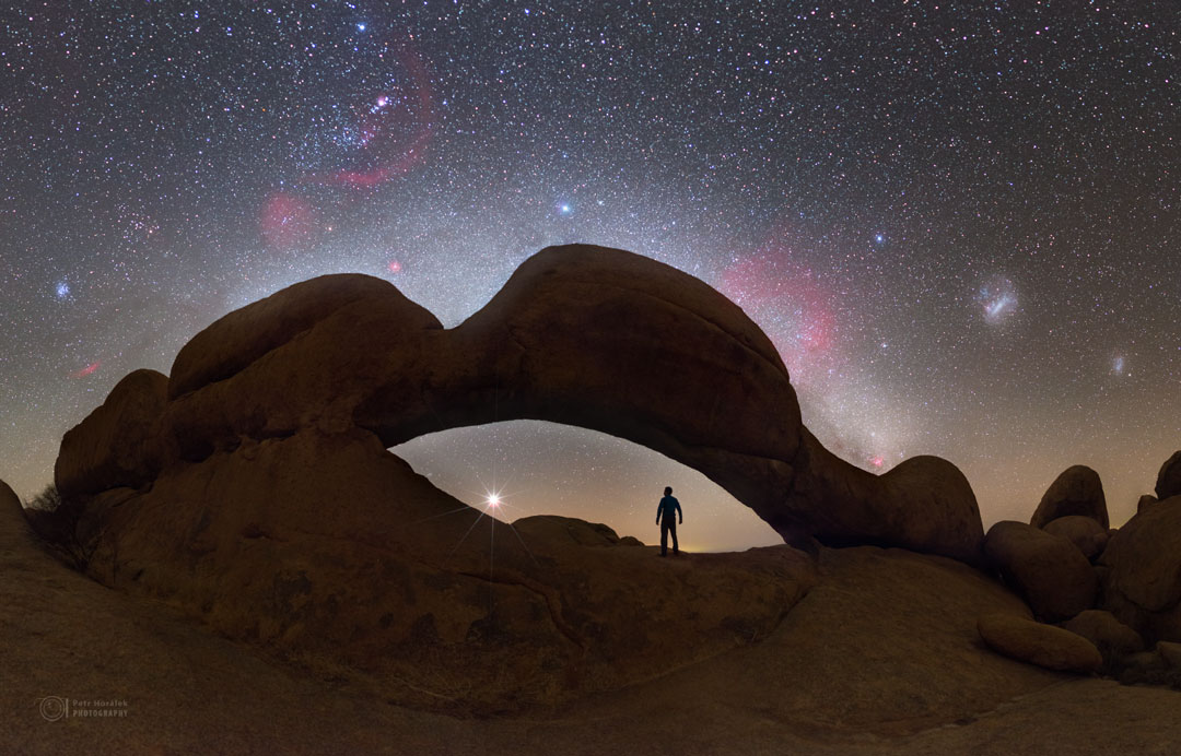 APOD: 2015 November 3 – Seeking Venus under the Spitzkoppe Arch