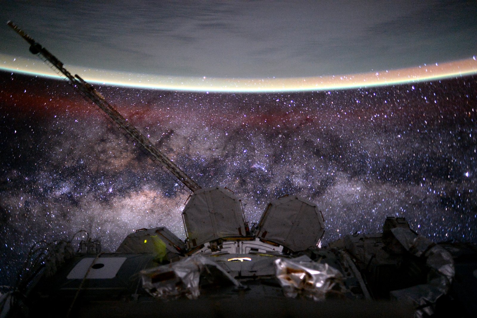 APOD: 2015 November 7 – Earth and Milky Way from Space