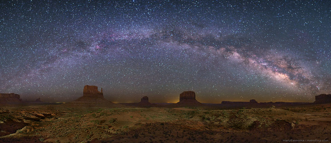 APOD: 2015 November 1 – The Milky Way Over Monument Valley