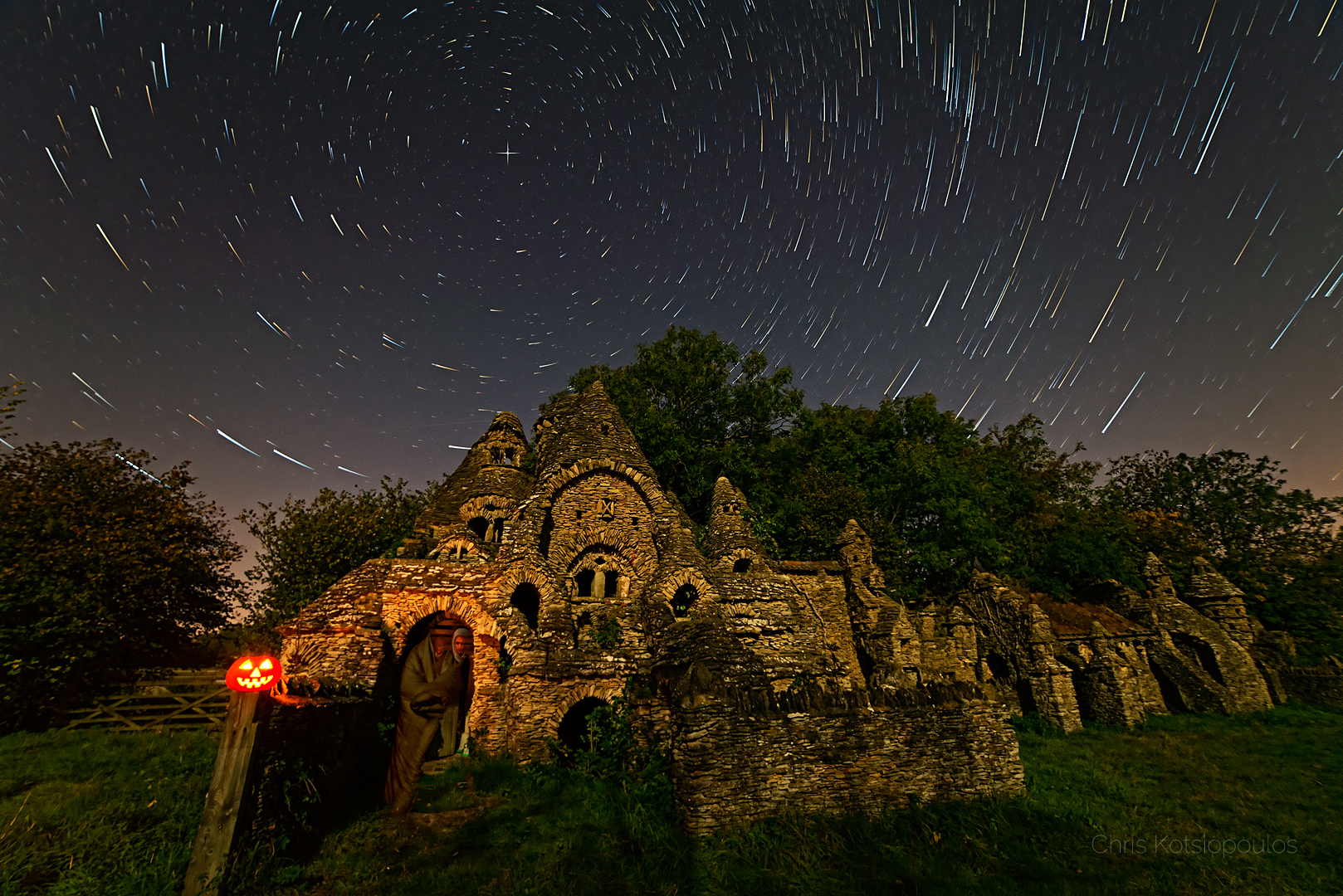 APOD: 2015 October 31 – Ghosts and Star Trails