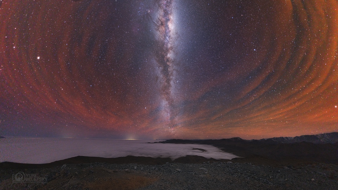 APOD: 2015 September 4 – Milky Way with Airglow Australis