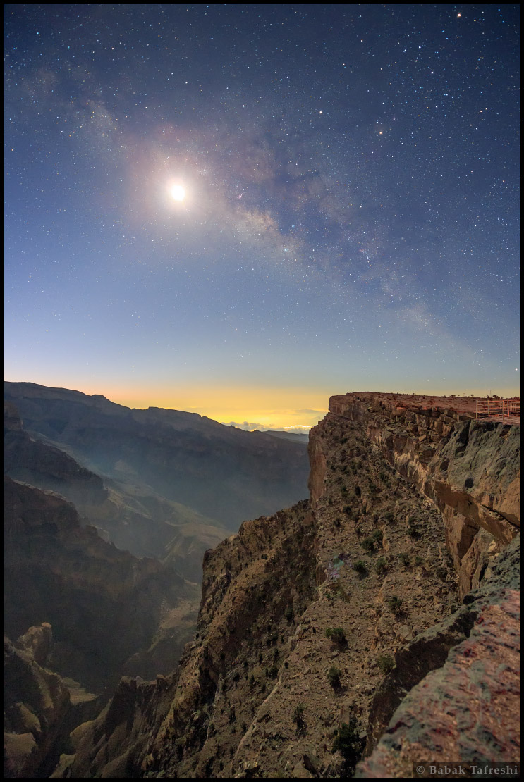 APOD: 2016 April 23 – Milky Way in Moonlight