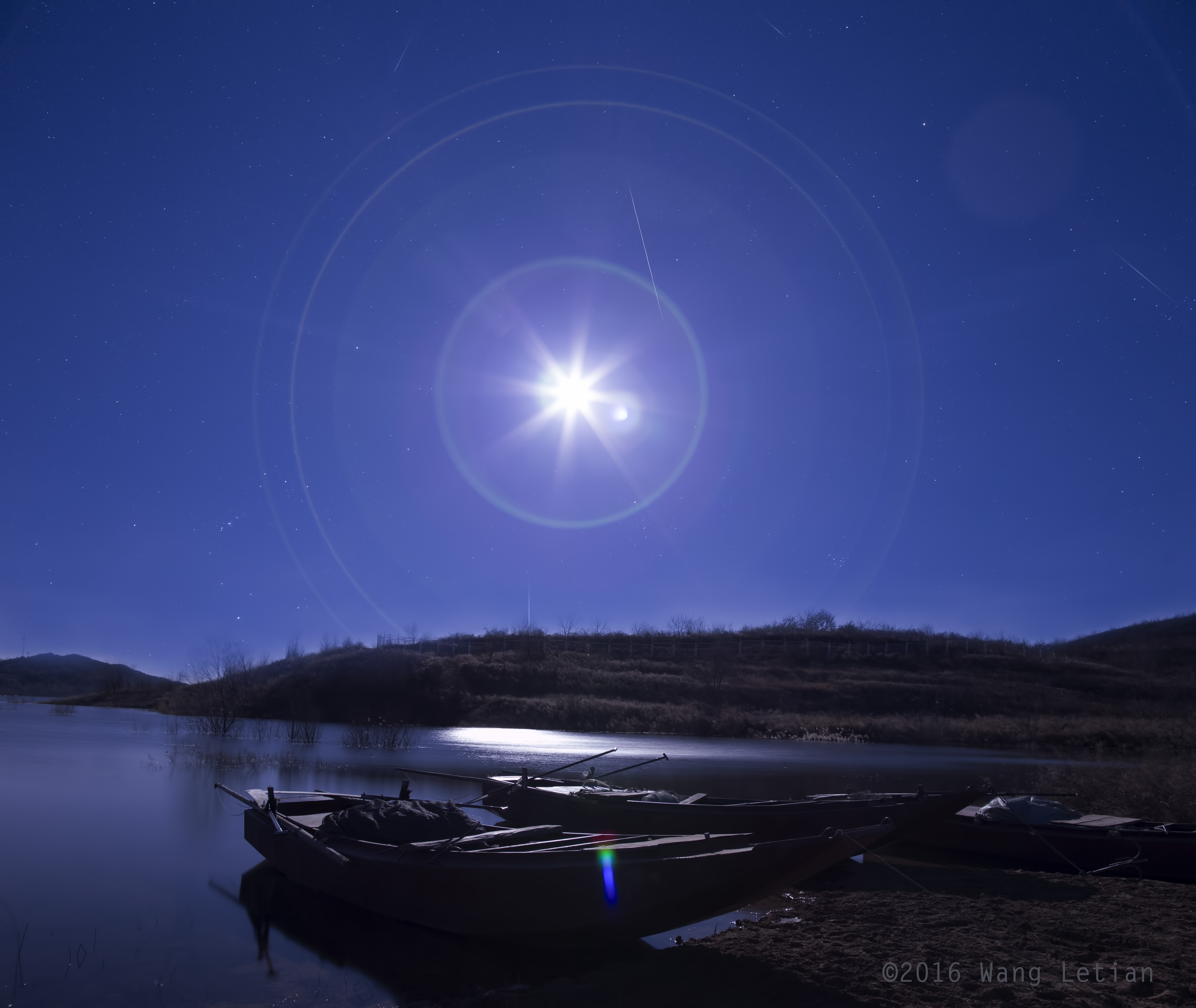 APOD: 2016 December 16 – Meteors vs Supermoon