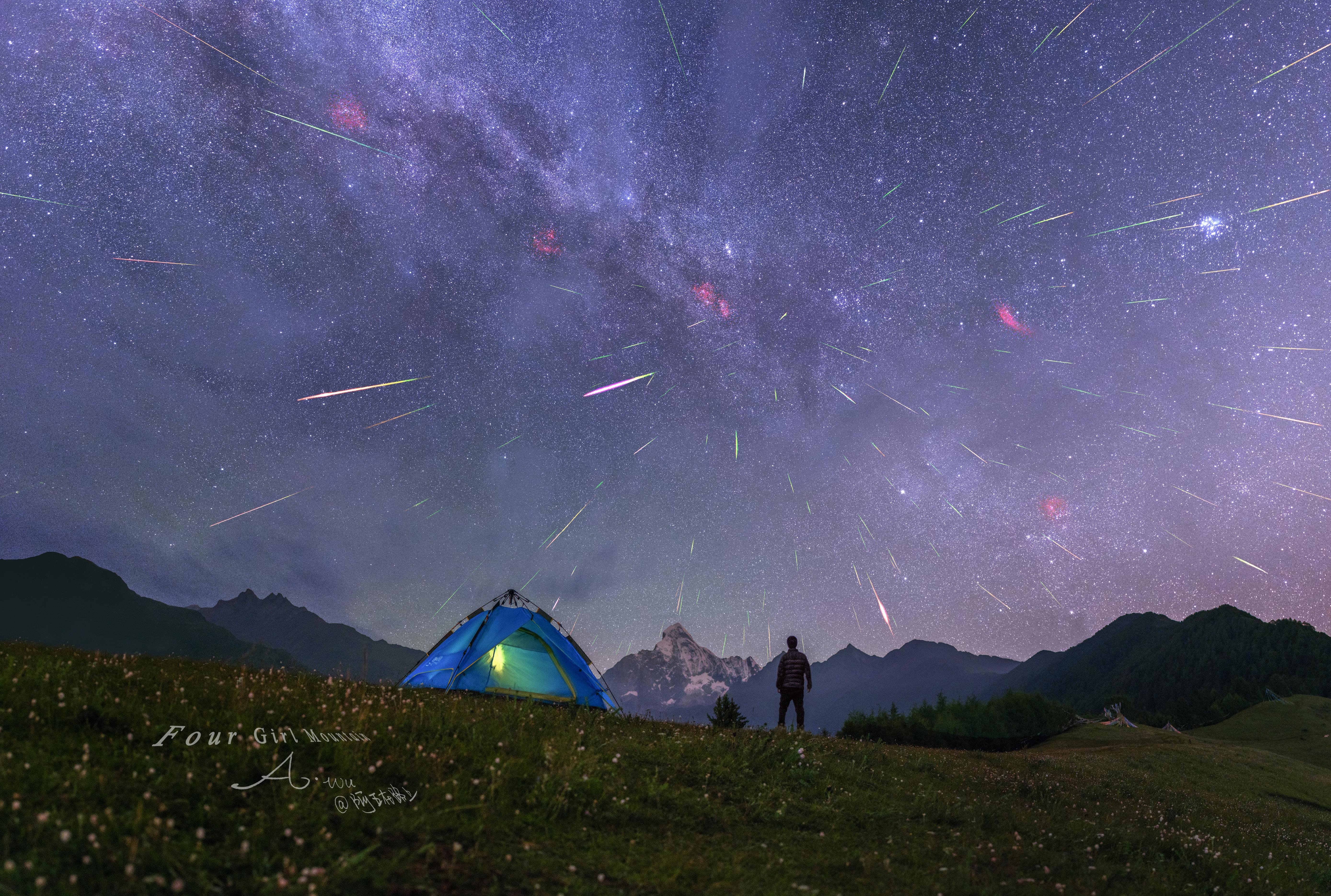 APOD: 2016 December 13 – Meteors over Four Girls Mountain