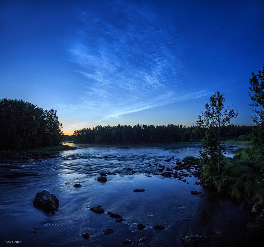 APOD: 2016 July 30 – Ripples Through a Dark Sky