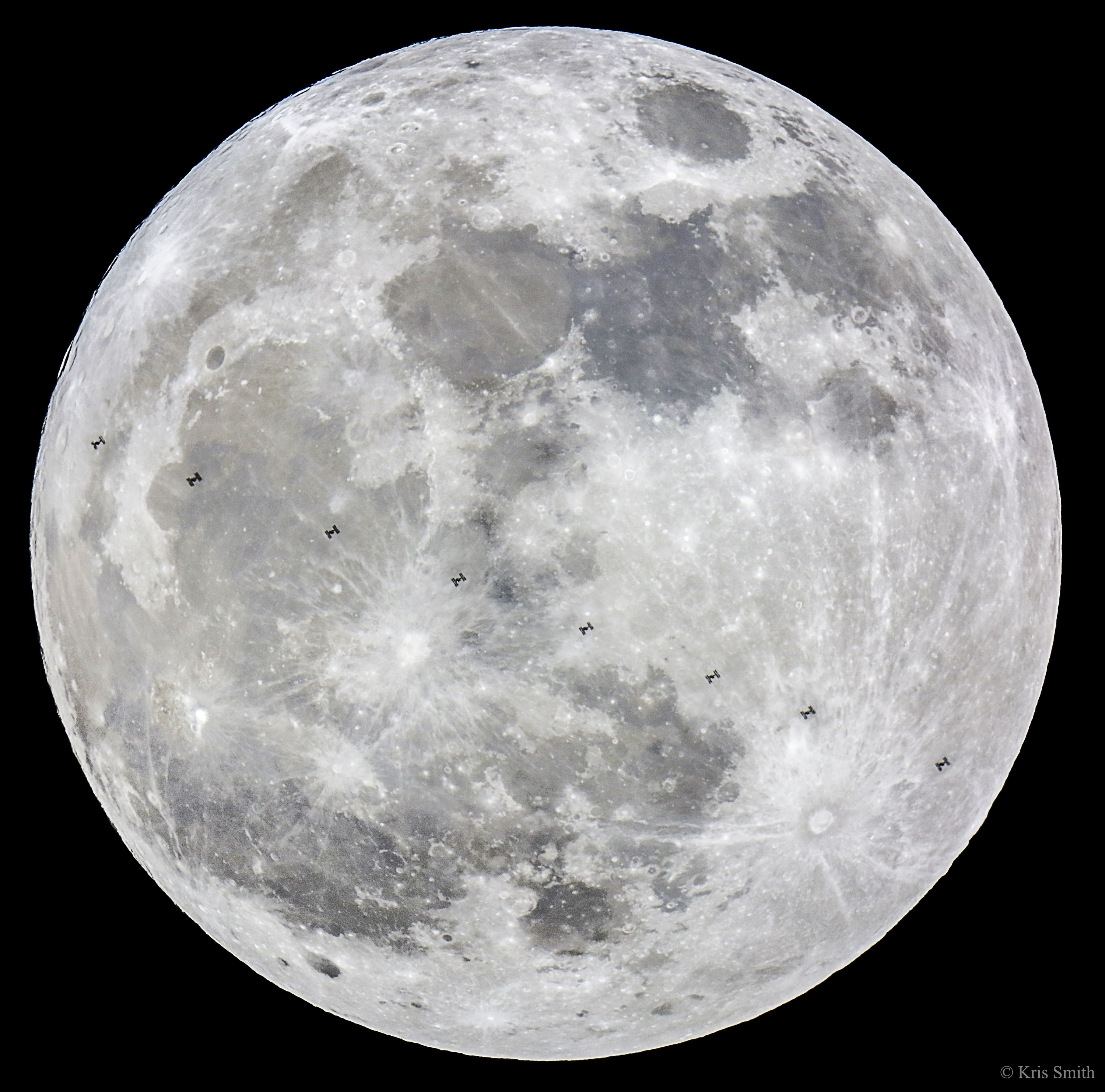 APOD: 2016 November 14 – Supermoon and Space Station