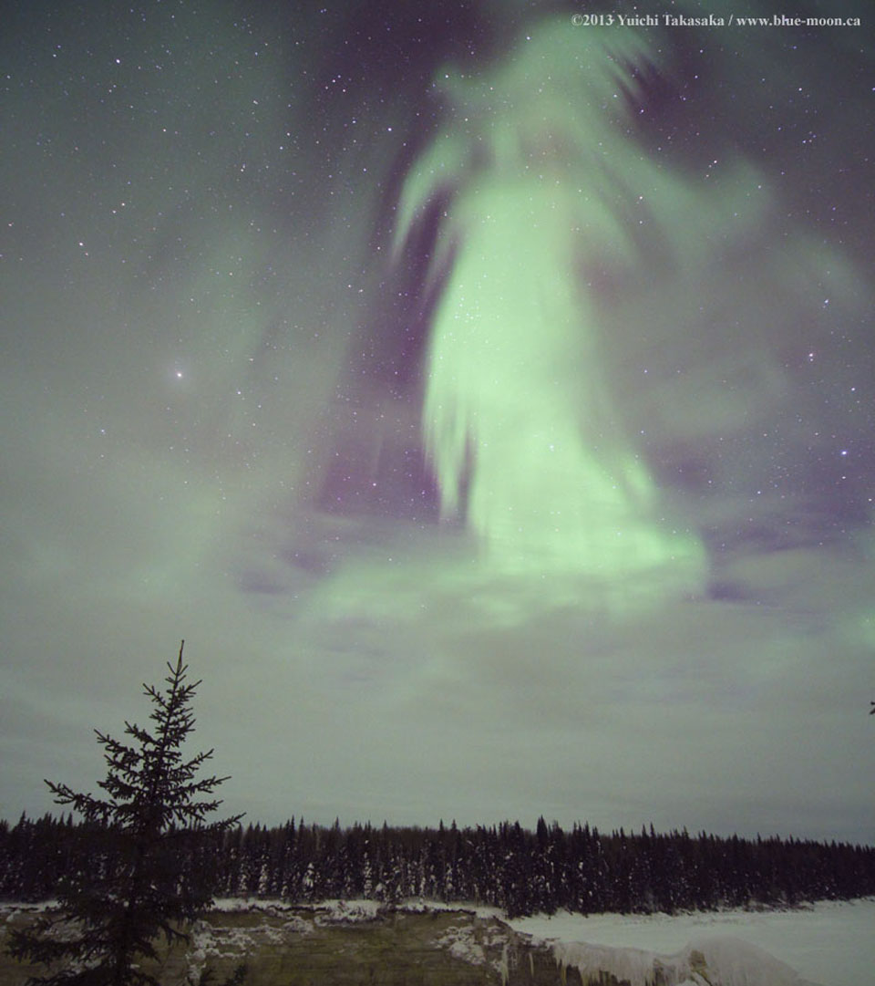 APOD: 2016 October 31 – Ghost Aurora over Canada