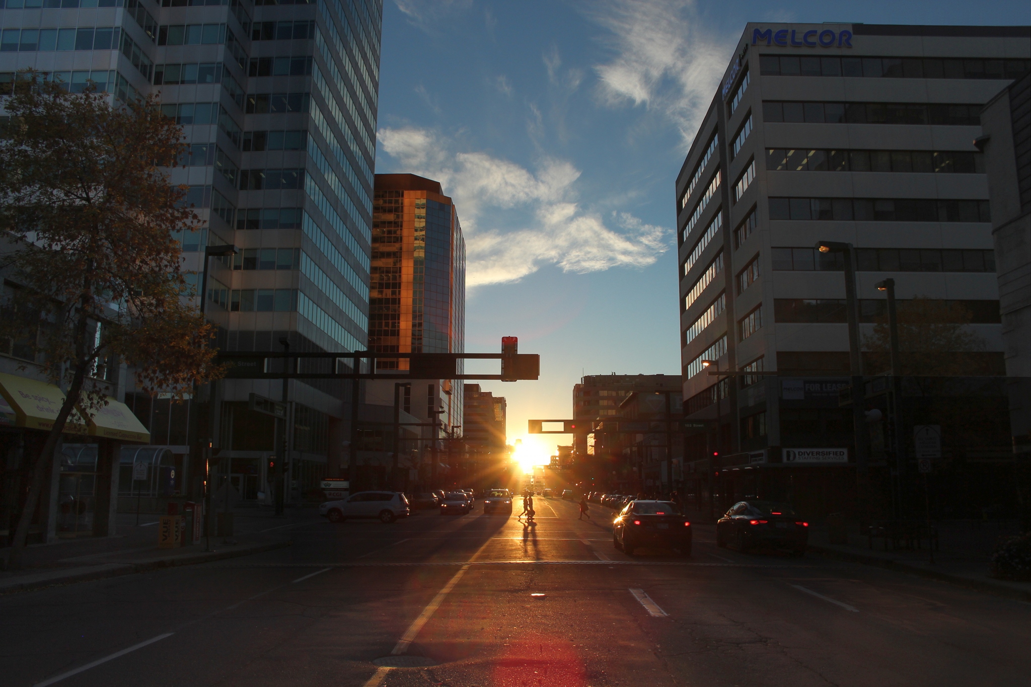 APOD: 2016 September 22 – Sunset at Edmontonhenge